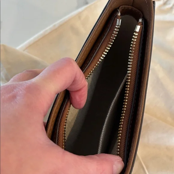 Tory Burch Tan Leather Shoulder Bag - Picture 3 of 4